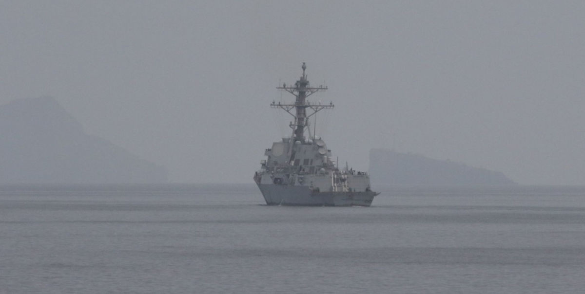 В армии США подтвердили проход боевых кораблей в Ормузском проливе и анонсировали переброску новых сил