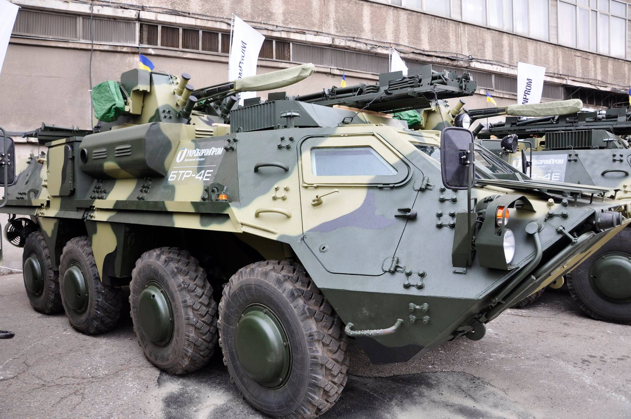 Мощь украинских бронетранспортеров БТР-4 хотят испытать во всем мире: одна из азиатских стран решила закупить у Киева вооружение для своей армии 