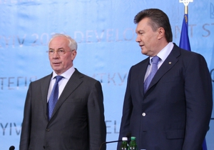 Интерпол не имеет претензий к Януковичу и Азарову
