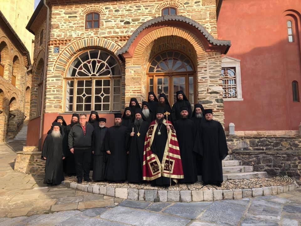 ПЦУ фактически признали в "сердце православия": архиереи украинской церкви отслужили литургии на горе Афон – кадры