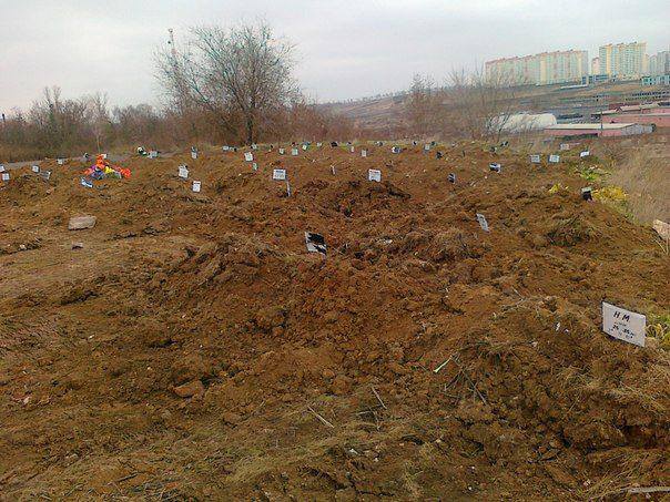 Ты зачем приехал на землю украинскую? Бутусов опубликовал кадры кладбища и число потерь террористов на Донбассе