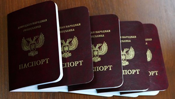 В "ДНР" решили расширить перечень лиц, которым положен "республиканский паспорт" 