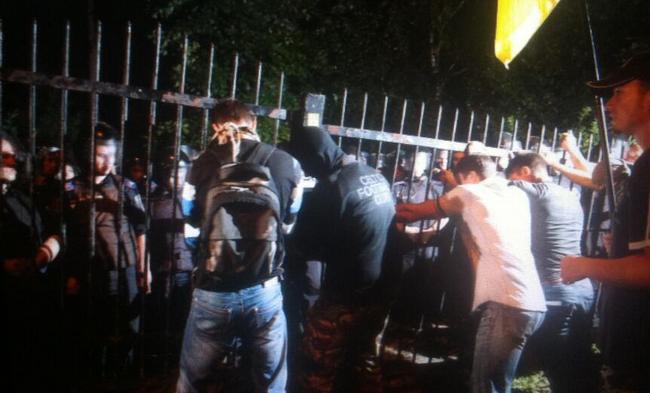 Обнародовано видео штурма райотдела полиции в Киеве