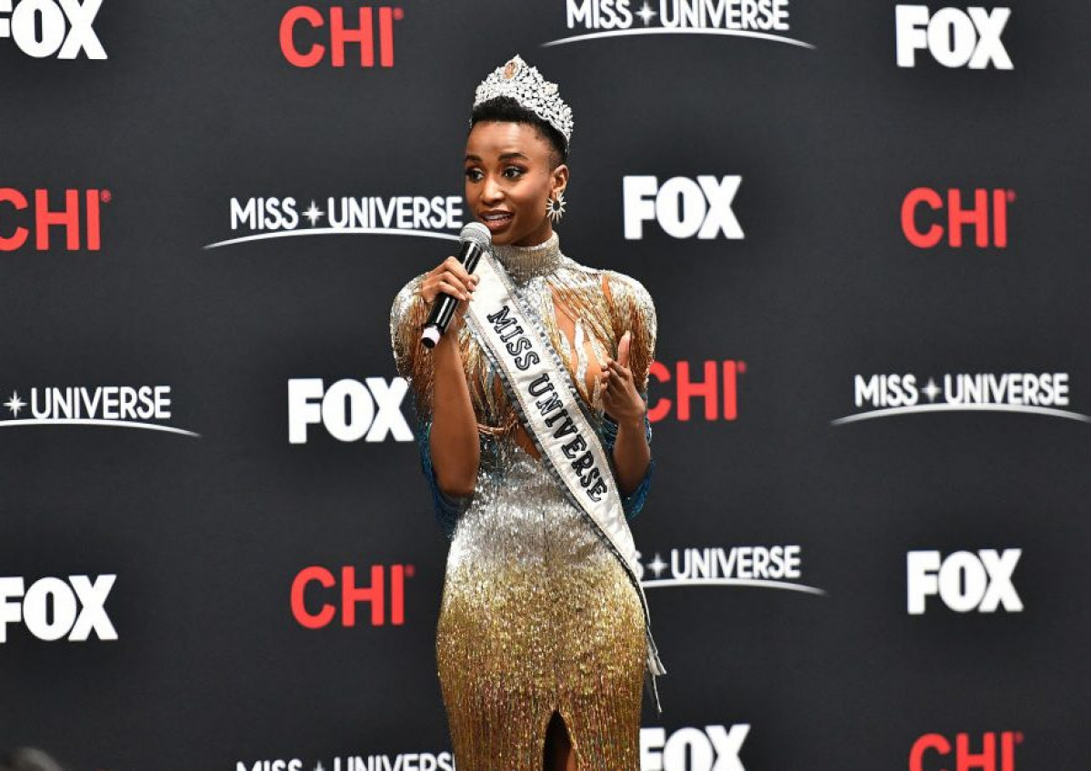Корону "Мисс Вселенная 2019" получила уроженка ЮАР Зозибини: интересные факты из жизни темнокожей победительницы 