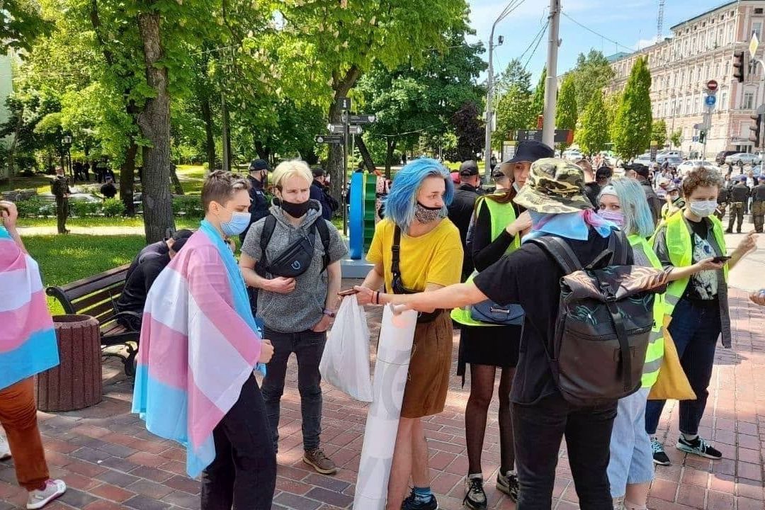 ​"Транс-марш" в Киеве: шествие ЛГБТ попытались сорвать националисты и ТІП, полиция вмешалась