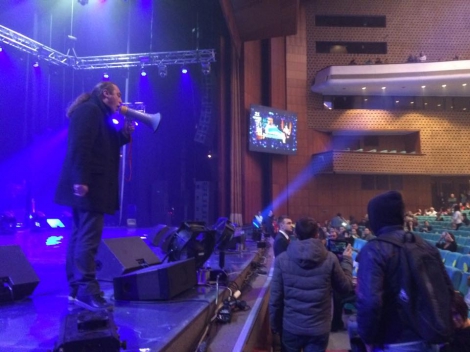 Игорь Мирошниченко со сцены дворца "Украина" призвал бойкотировать концерт "продажного недоразумения" Ани Лорак