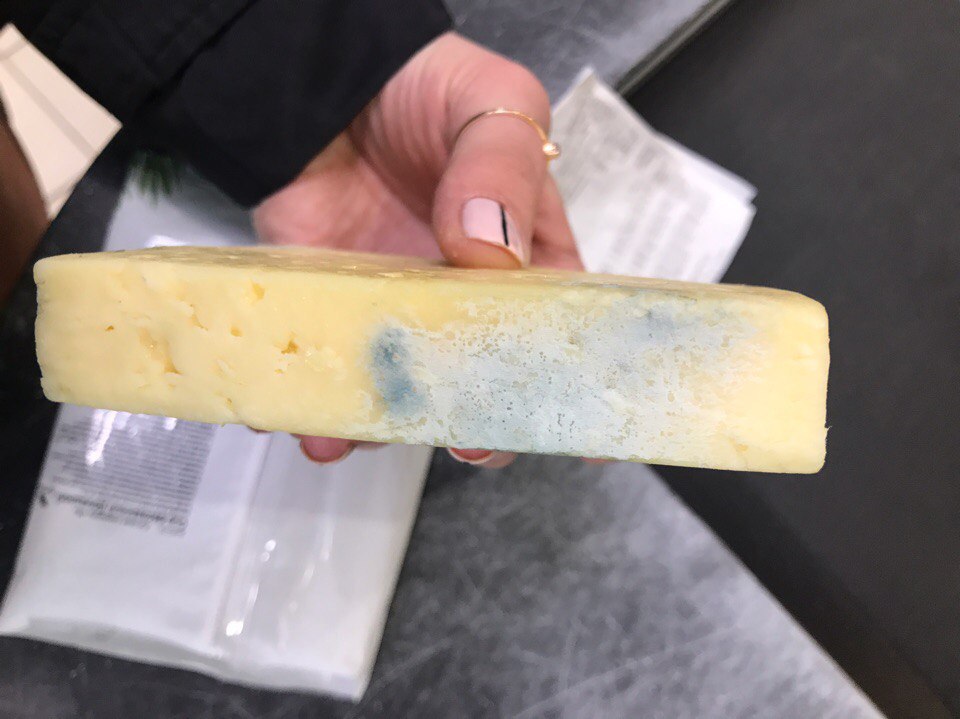 "Это не сыр, а продукт для утилизации населения": крымчане в шоке от еды, которой РФ заполонила полуостров, - опубликованы скандальные кадры