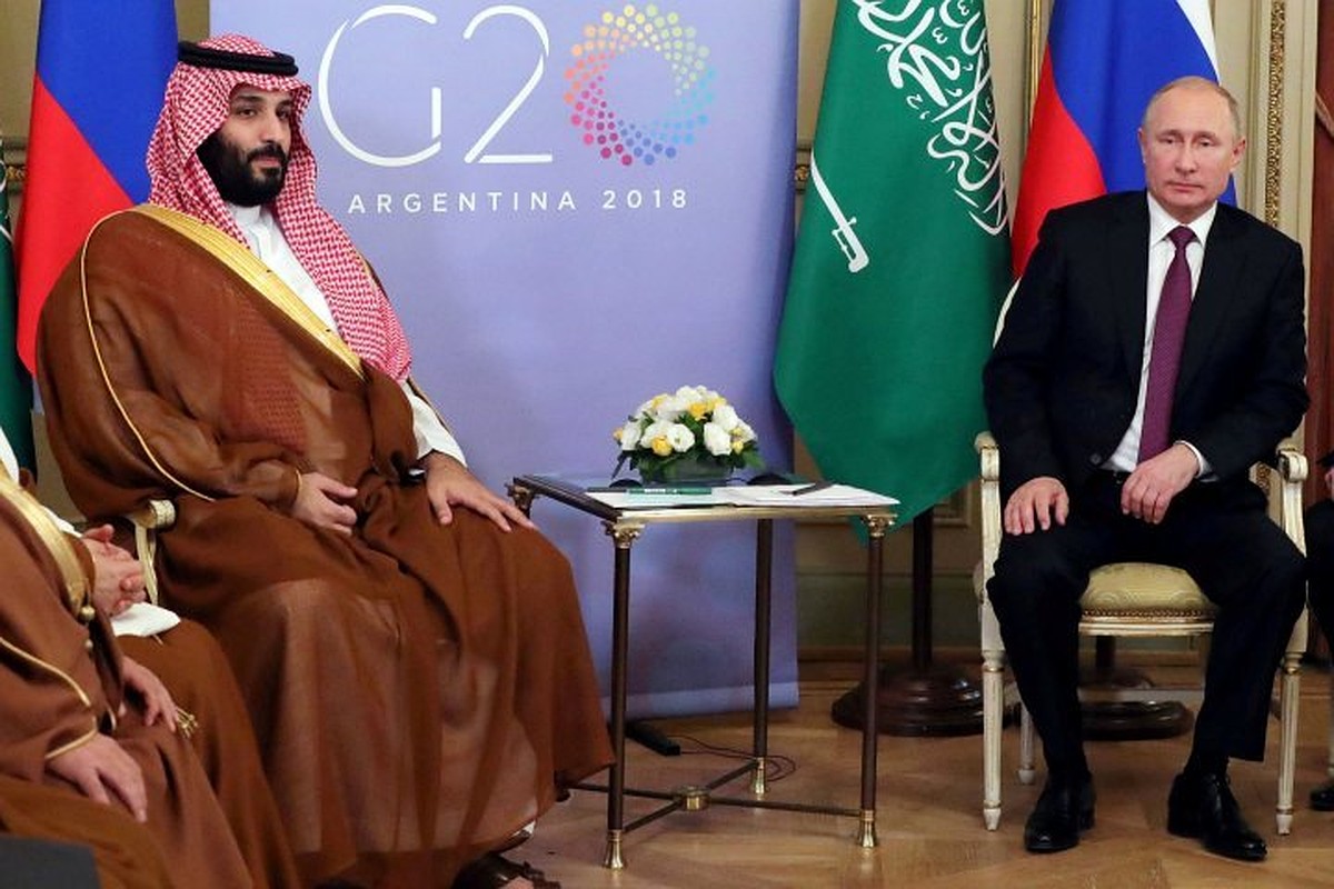 Россия и Саудовская Аравия на грани нового конфликта: сделка ОПЕК+ может рухнуть вместе с нефтью и курсом рубля - СМИ