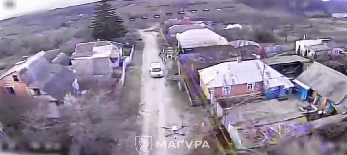 На Сумщине пилот Sky Wars перехватил дрон РФ за секунду до удара по гражданскому транспорту – появилось видео