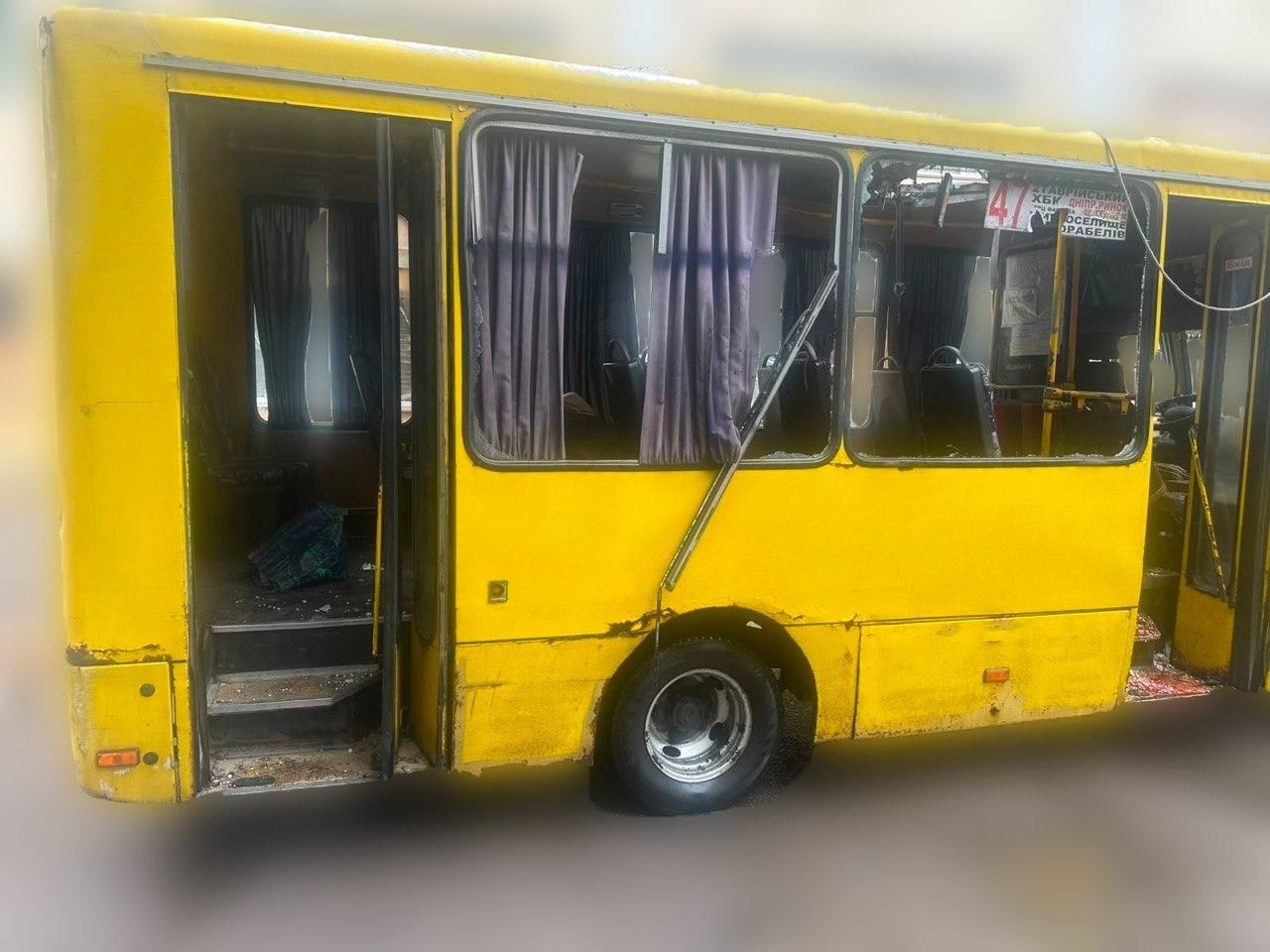 В Херсоне оккупанты атаковали беспилотником маршрутку – погибли и получили ранения мирные граждане 