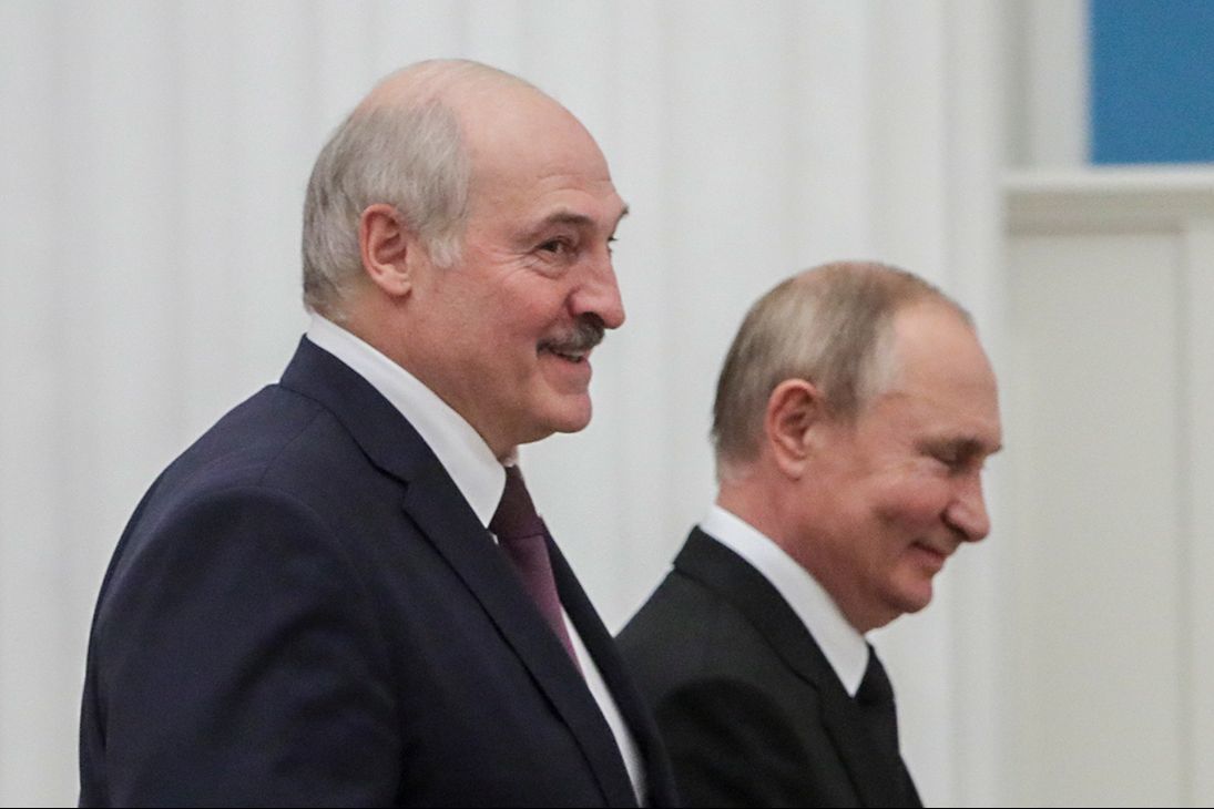 ​Официально соагрессор: Лукашенко обновил военную доктрину, разрешив армии "помогать" России