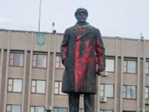 В Славянске должен скоро упасть Ленин