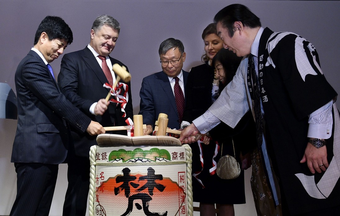 ​“Япония - настоящий друг Украины!” - появились впечатляющие кадры со знаковой японской выставки в Киеве, которую открыл Порошенко