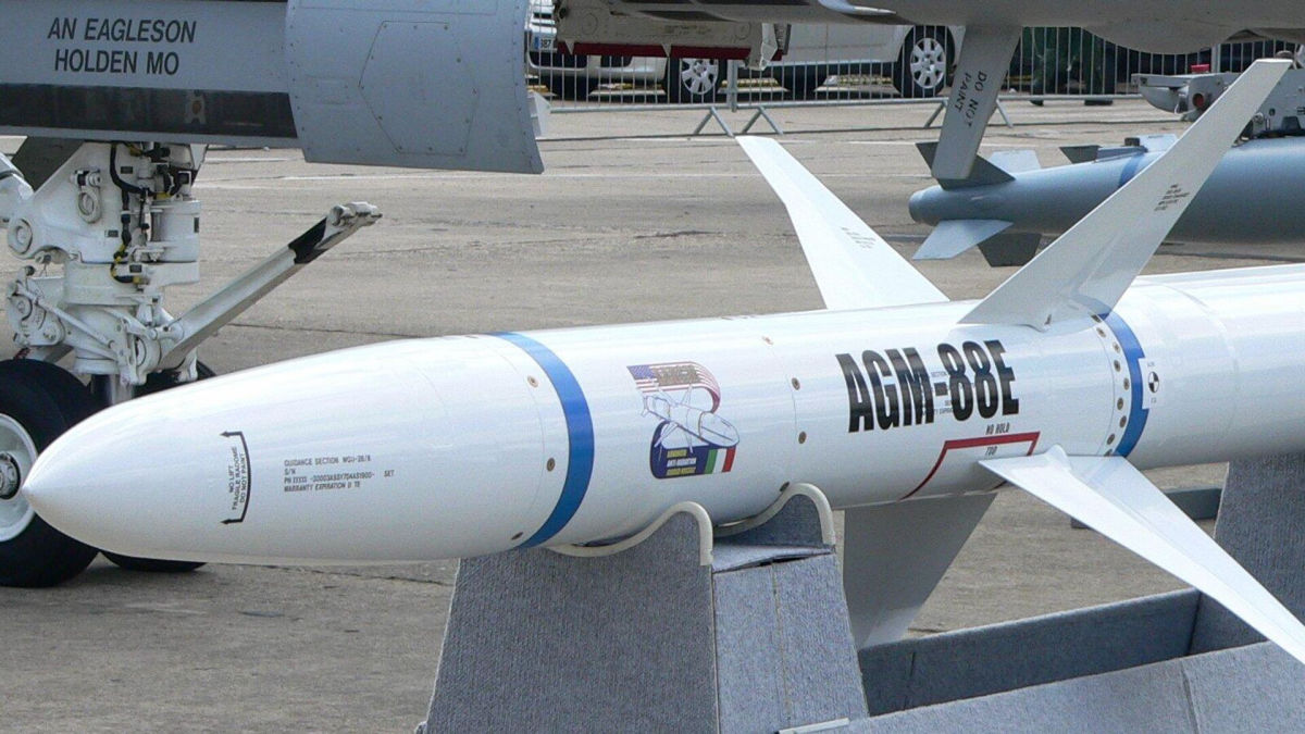 ВСУ бьют американскими ракетами AGM-88 HARM по российским радарам: их интегрировали в МиГ-29
