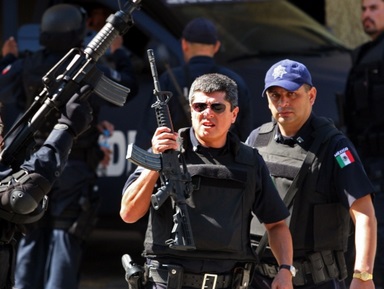 Армия Мексики разоружила 280 полицейских, 22 из них задержаны