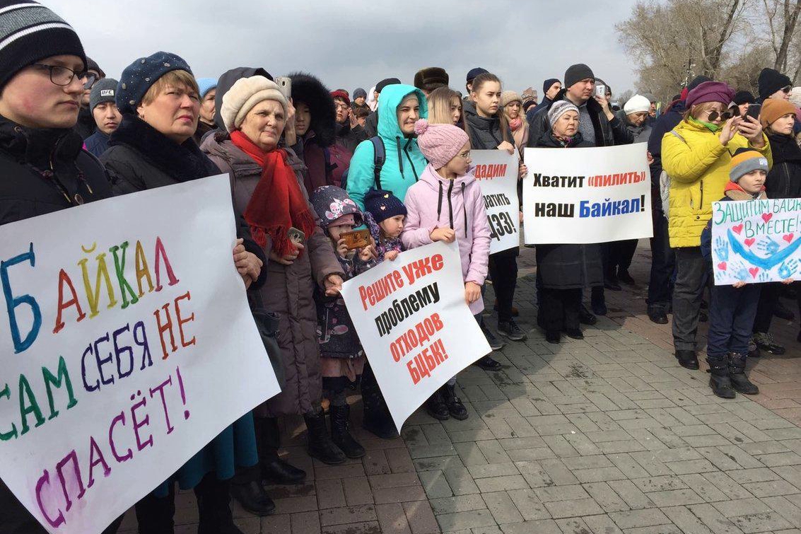 РФ восстала против продажи Байкала Китаю - тысячи россиян вышли на улицы с лозунгами "Байкал наш": кадры