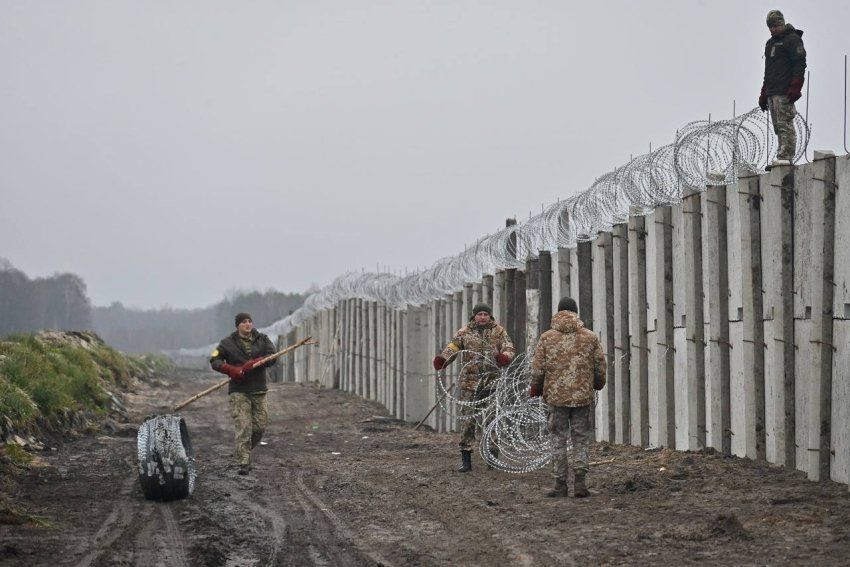 Стена на границе с Беларусью: Украина начала работу по возведению укреплений