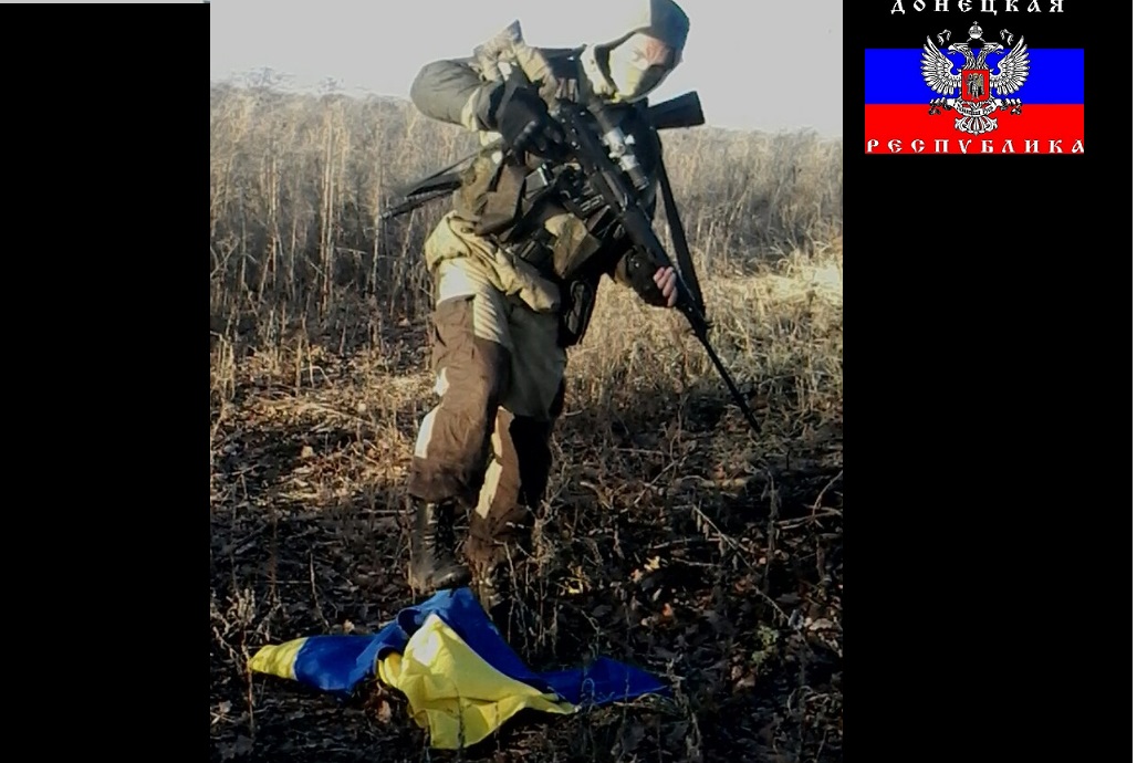Убийство на Донбассе наемника "ДНР", который демонстративно топтал флаг Украины: в России рассказали о смерти одиозного террориста - кадры 