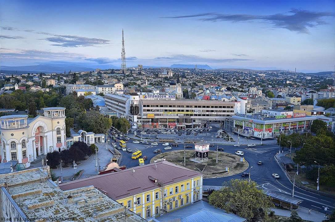 Рабочие места на паперти: в Крыму снесли центр занятости и строят храм Гундяева