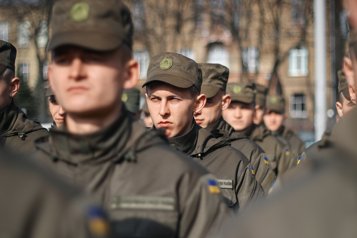 "Срок службы в армии нужно сокращать", - министр обороны пояснил, что ждет украинцев