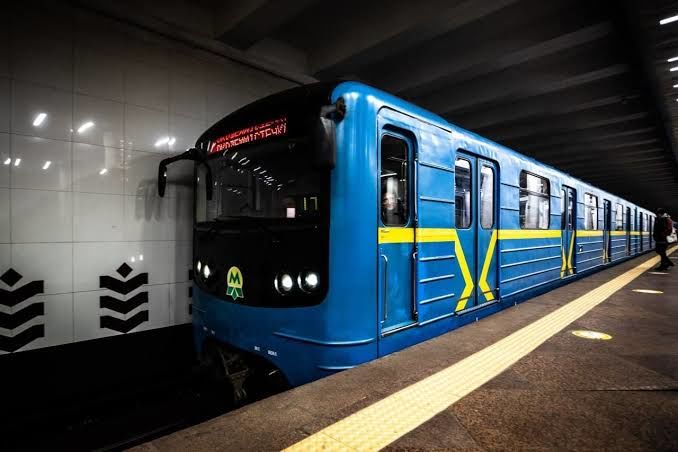Россия ударила по станции метро в Киеве – движение остановлено