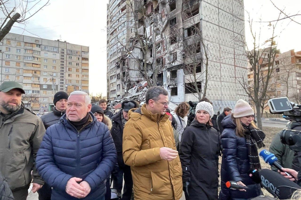 ​Анналена Бербок прибыла в Харьков: глава МИД Германии на фоне разрушений от атак РФ пообещала оружие