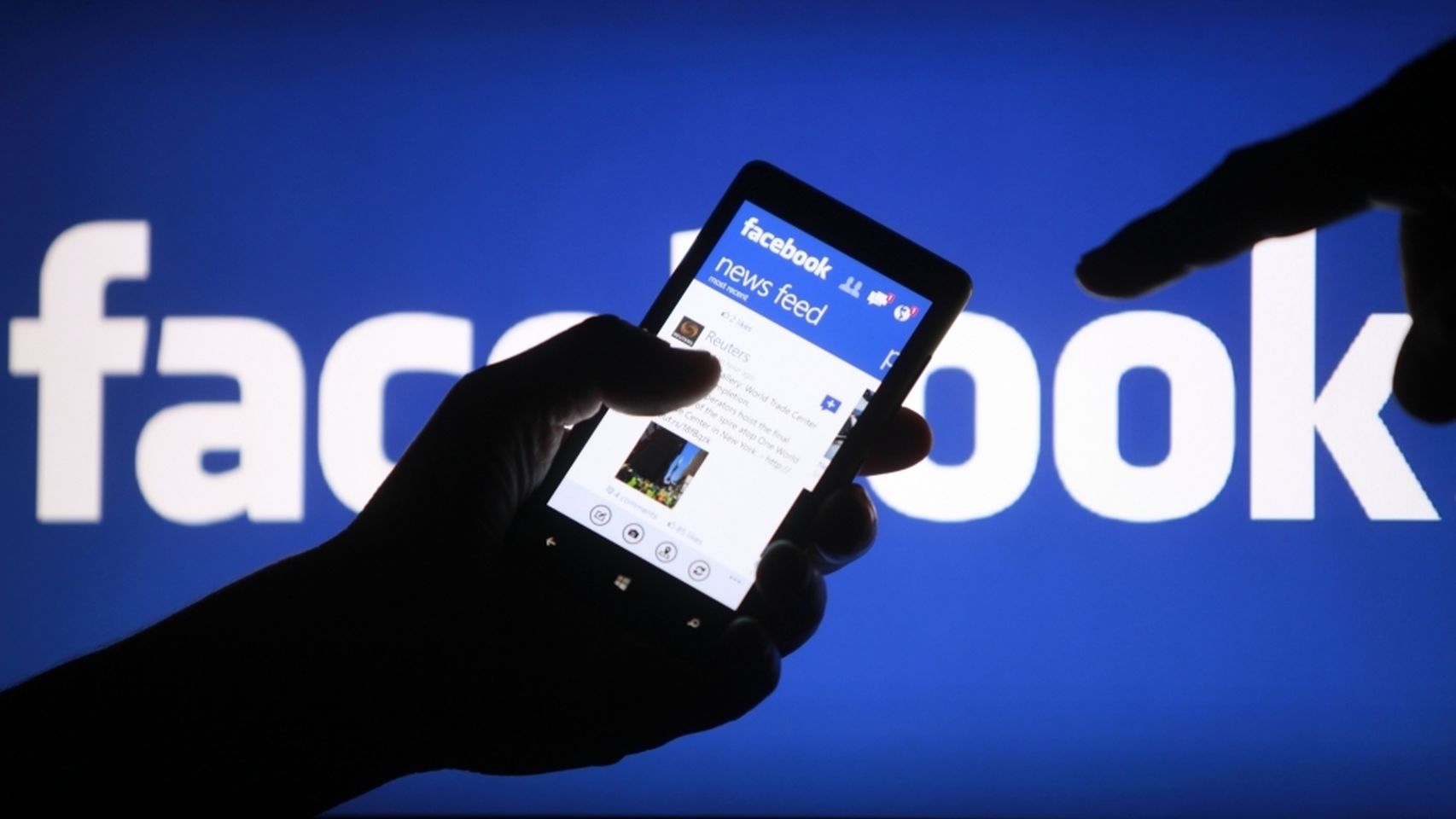 Facebook "приказал долго жить". Пользователи самой популярной социальной сети в мире жалуются на серьезные сбои в работе. Подробности
