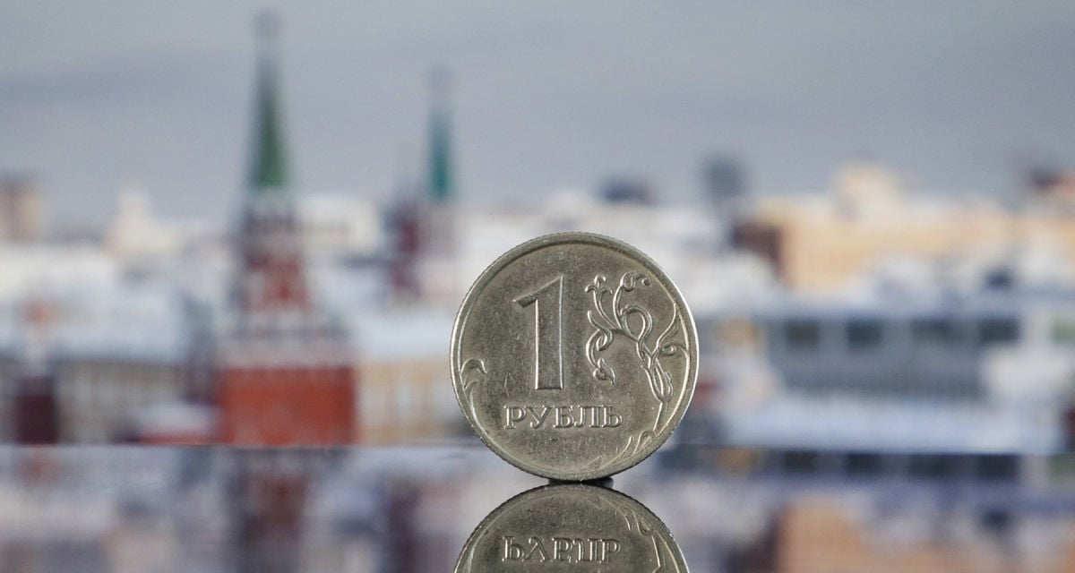Россия встала в колею, которая ведет к дефолту, сейчас всех будут "сбрасывать с корабля" – Липсиц 
