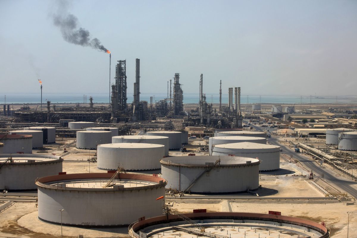 ​Рекорд почти подбит: саудиты и иракцы готовы вытеснить РФ с нефтяного рынка в ЕС