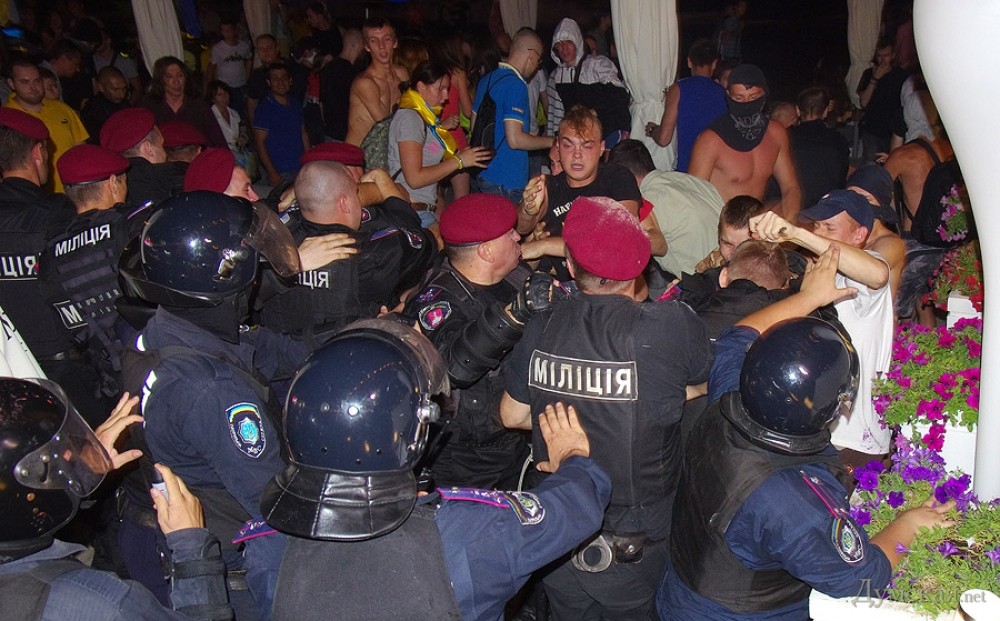 За избиение активистов в Одессе часть милиционеров уволят