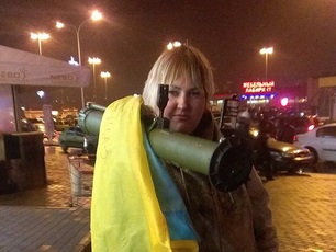 Активистка из Харькова прогулялась с РПГ по городу, но осталась незамеченной милицией