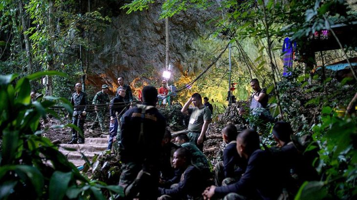 Счастливый финал: спасатели эвакуировали всех детей из опасной пещеры в Таиланде – подробности операции