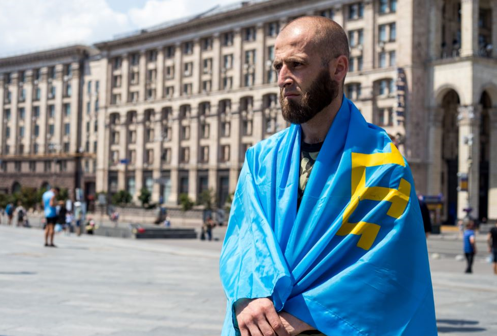 На Майдане активисты провели акцию, чтобы поддержать крымских узников