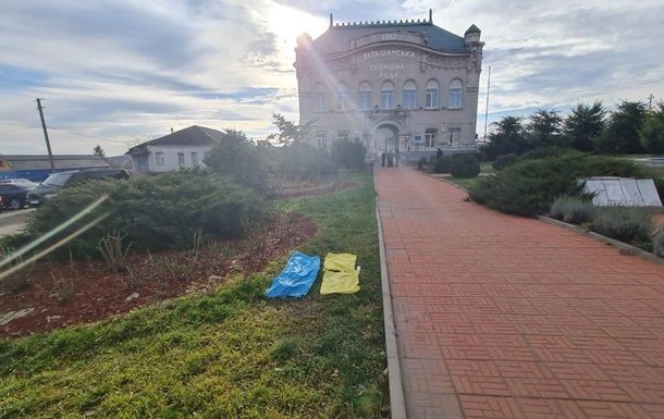 Под Харьковом коллаборантка порвала флаг Украины: к чему это привело