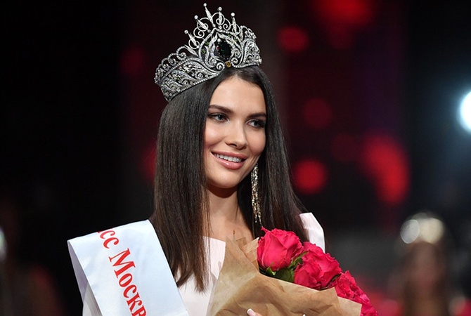 У красавицы с украинской фамилией забрали корону конкурса "Мисс Москва"- кадры