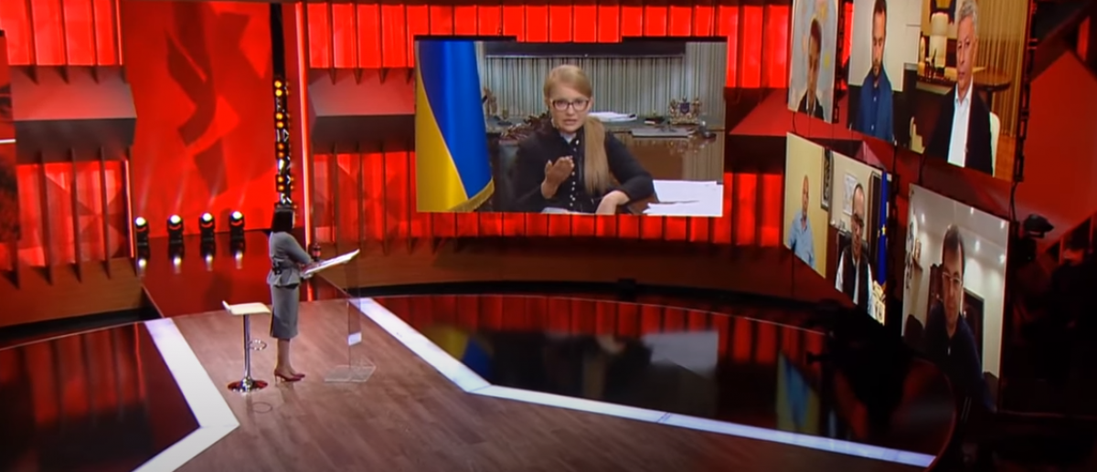 Тимошенко в "Право на владу": "Власть стоит на коленях и просит денег, это не политика"