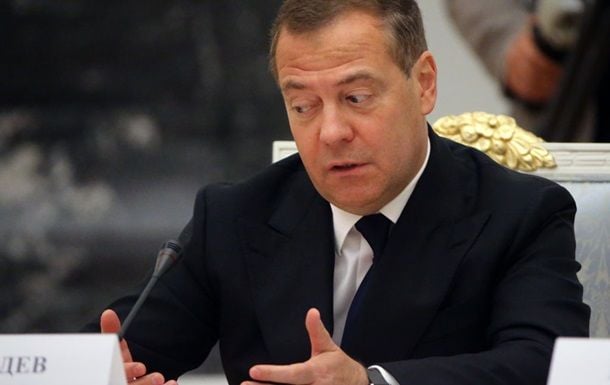 Медведев пригрозил "денацификацией" и ядерным ударом по Европе: "Мир только через страх!"