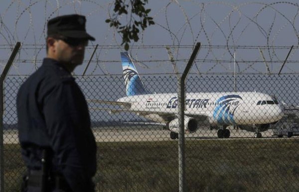 Захватчик Airbus-320 озвучил требования