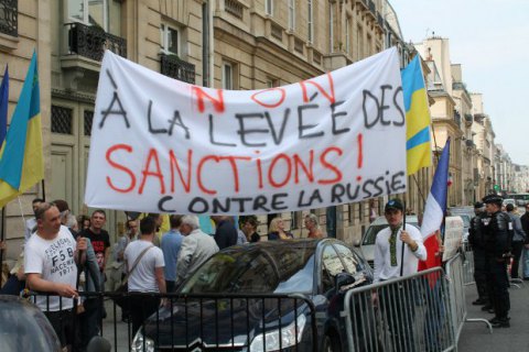 "Украина борется за западные ценности. А Запад в это время разменивает свои ценности ради торговли с диктаторами", - посол Украины в Австрии Щерба