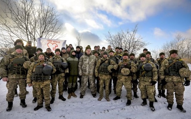 Порошенко не побоялся и приехал на "передок"! Представляю себе седые волосы охраны, сюда даже многие офицеры боятся приезжать – Мартин Брест