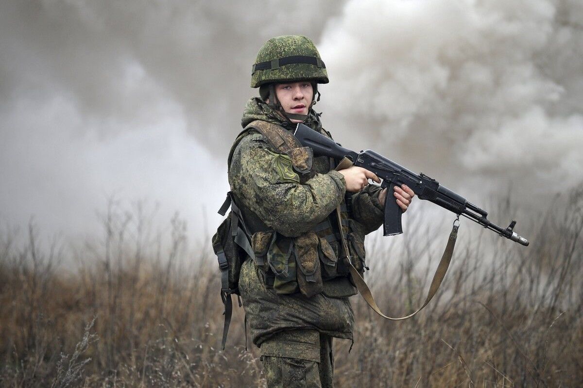 З шкільної лави на війну: Держдума дозволить приймати до армії РФ за контрактом 18-річних