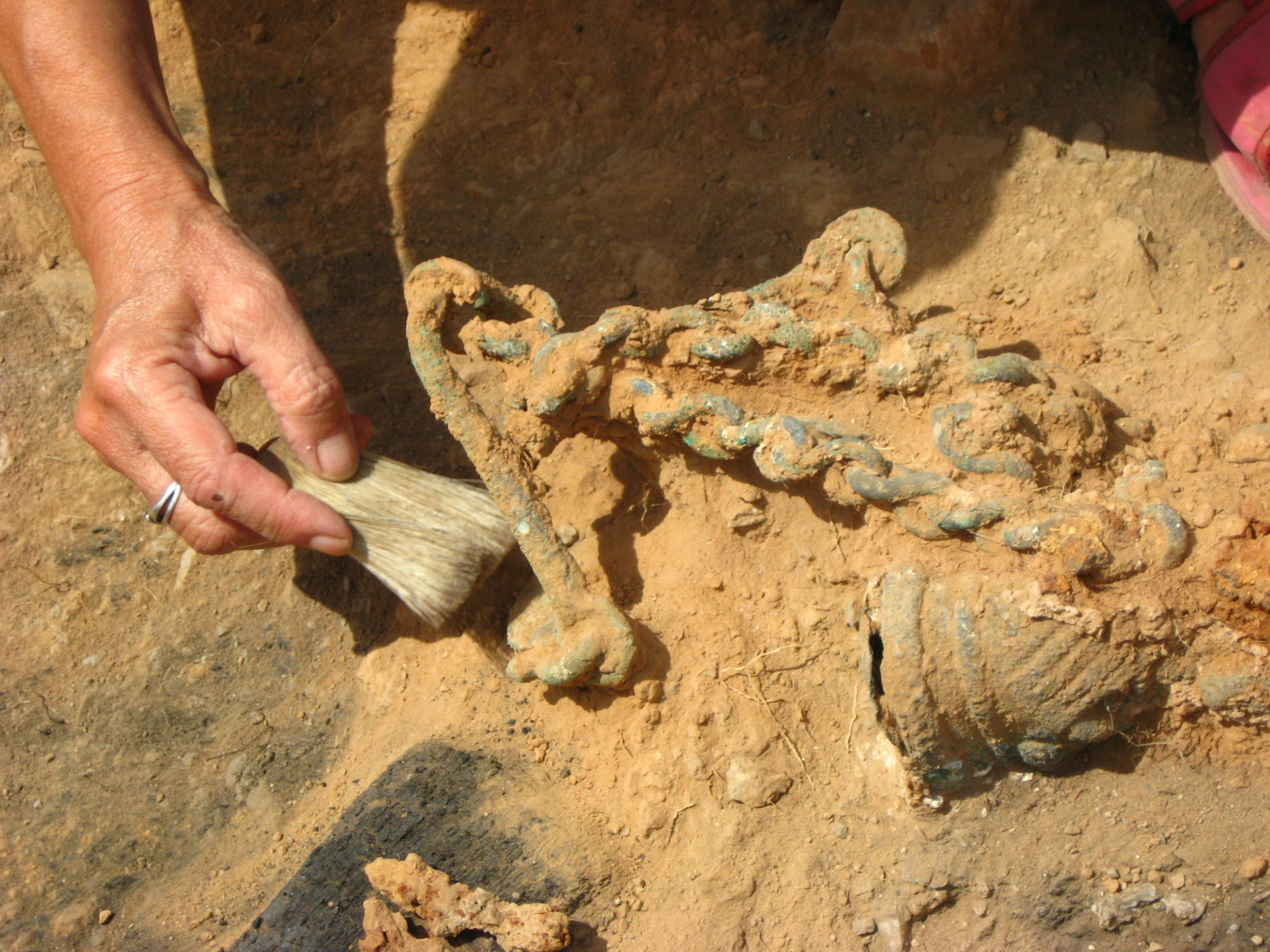 В селе на Днепропетровщине археологи во время раскопок были шокированы параметрами обнаруженного скифа-великана