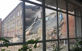 С территории обвалившейся школы в Василькове спасатели убрали более 570 м3 разрушенных конструкций