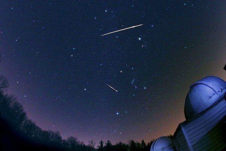 ​"Огненный шар" пронесся над Францией - последние секунды "жизни" метеора попали на видео