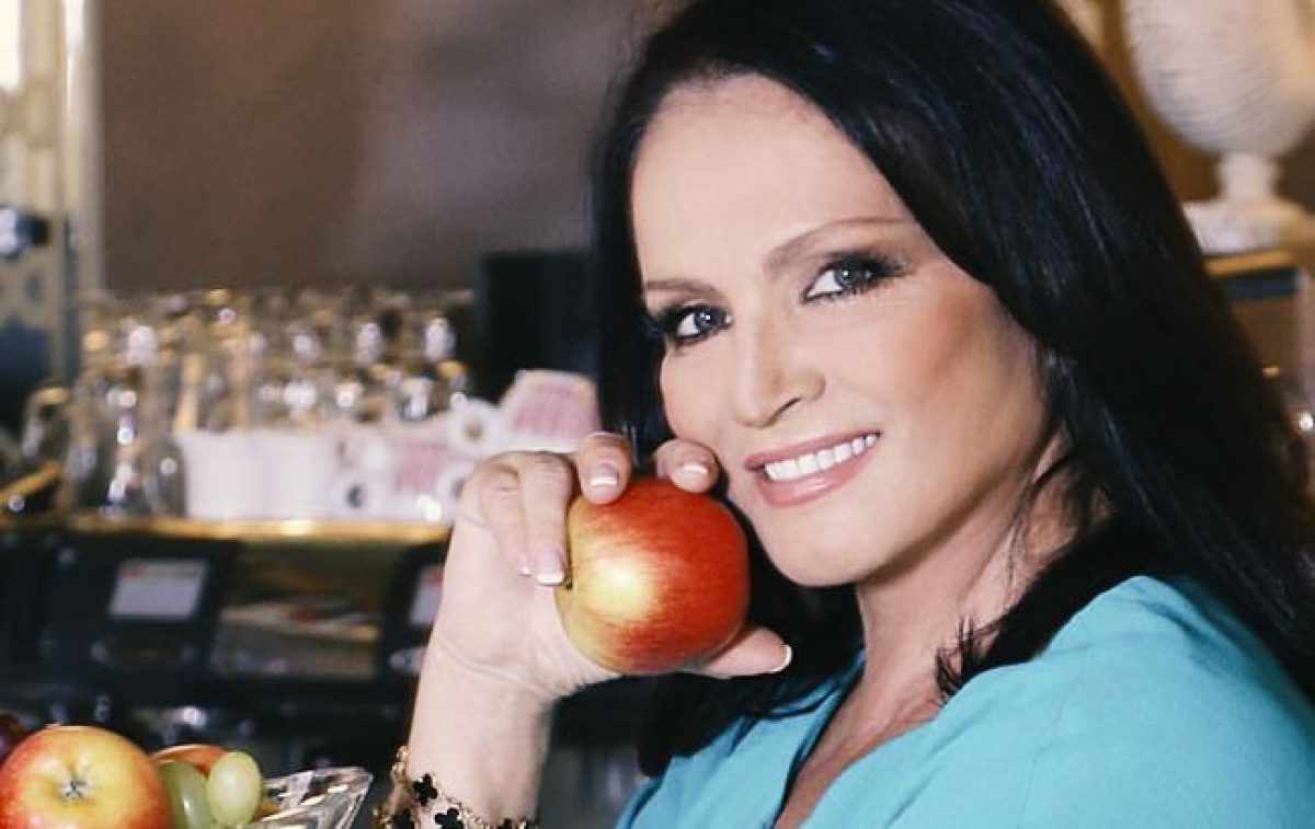 На свое 73-летие главная конкурентка Пугачевой София Ротару блеснула стройным телом