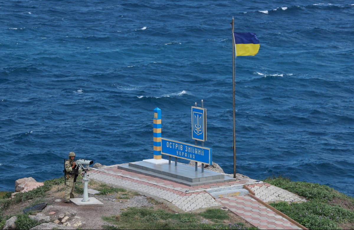 ​Украинская армия отбила остров Змеиный - источник