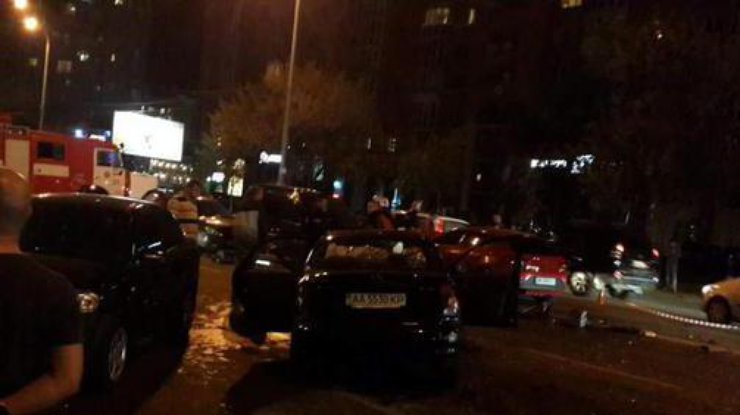 Страшное лобовое столкновение с пятью авто в Киеве: есть пострадавшие