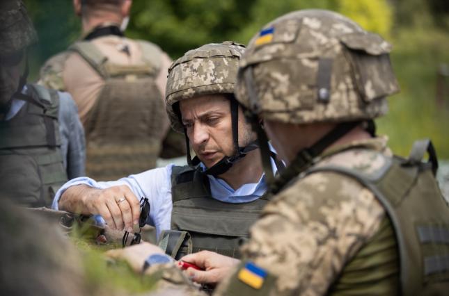 У Зеленского назвали две причины, почему не покажут "дорожную карту" по Донбассу