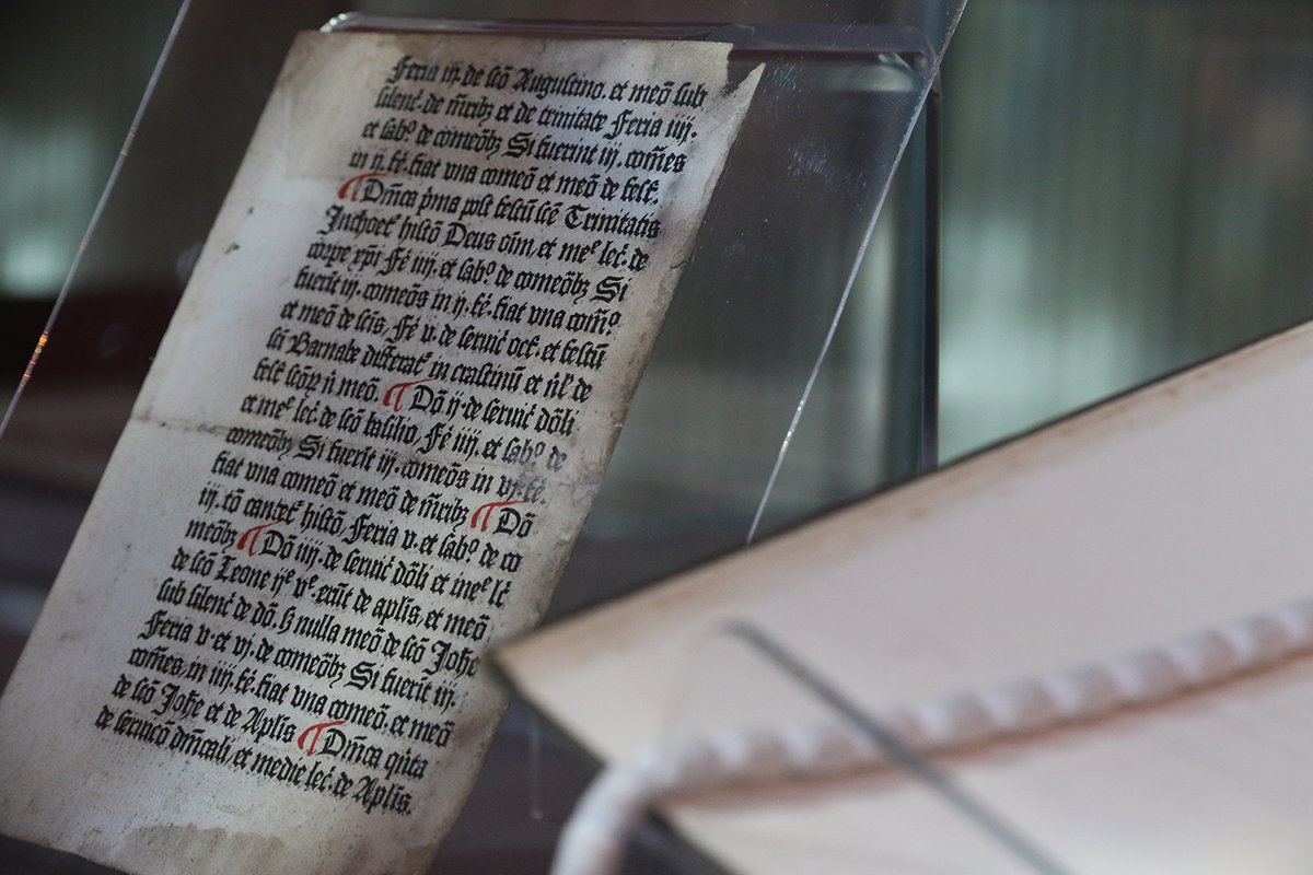 В Англии была найдена уникальная средневековая книга, хранящая в себе удивительный и еще более древний секрет