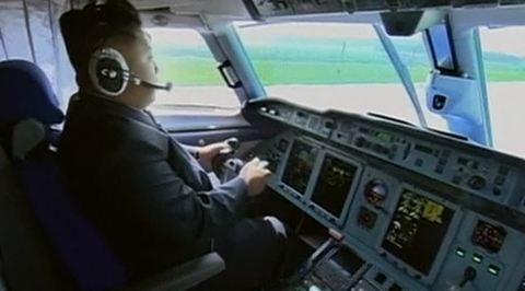 Ким Чен Ын сел за штурвал самолета